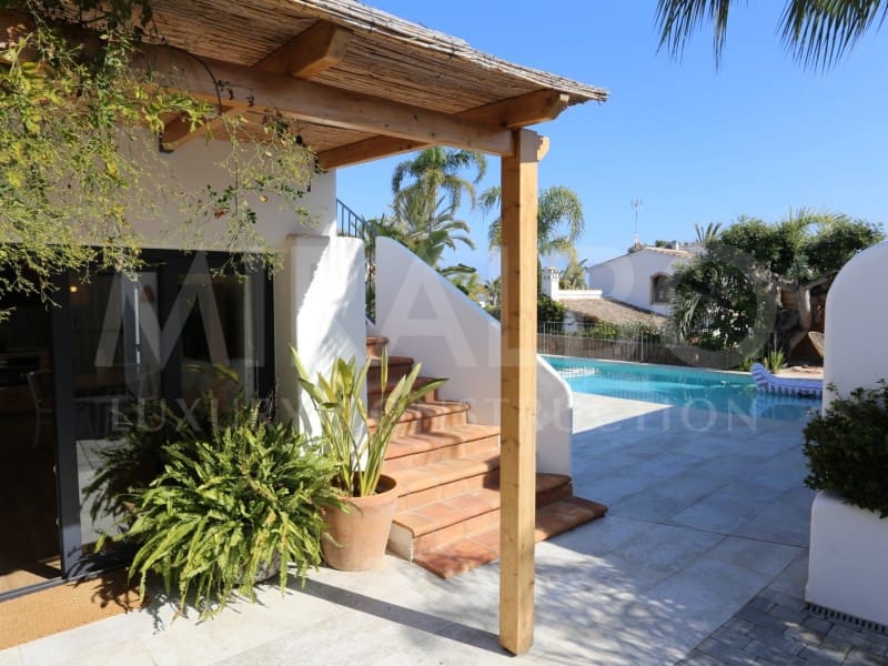 Chalet de 4 habitaciones en Javea / Xàbia en venta - 1.500.000 € (Ref: 9666111)