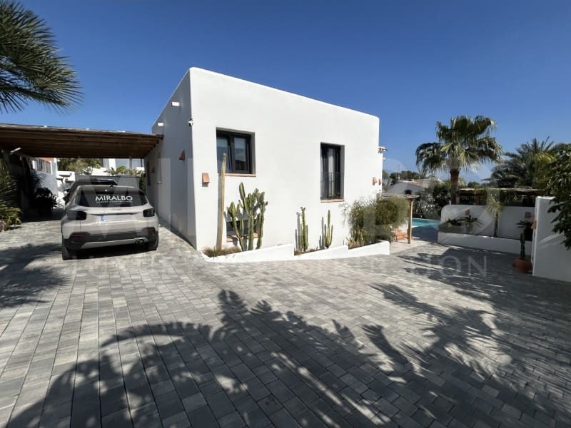 Chalet de 4 habitaciones en Javea / Xàbia en venta - 1.500.000 € (Ref: 9666111)