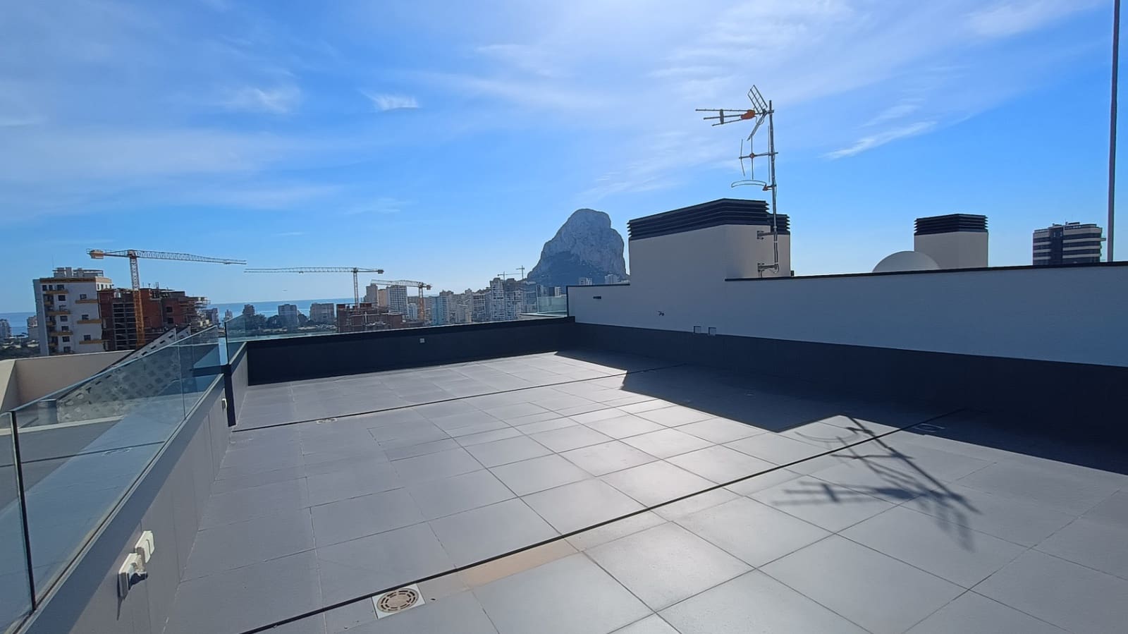 2 bedroom Penthouse for sale in Calpe / Calp with pool garage - € 539,000 (Ref: 9670116)