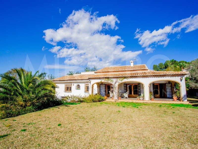 4 bedroom Villa for sale in Javea / Xabia with garage - € 1,840,000 (Ref: 9676965)