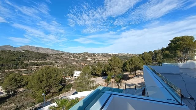 3 makuuhuone Huvila myytävänä paikassa Calpe / Calp mukana uima-altaan - 1 135 000 € (Ref: 9679571)
