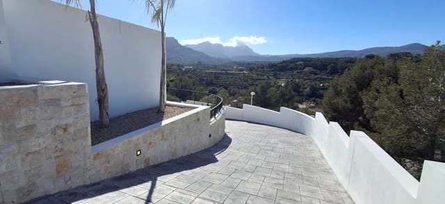 3 bedroom Villa for sale in Calpe / Calp with pool garage - € 1,135,000 (Ref: 9679571)