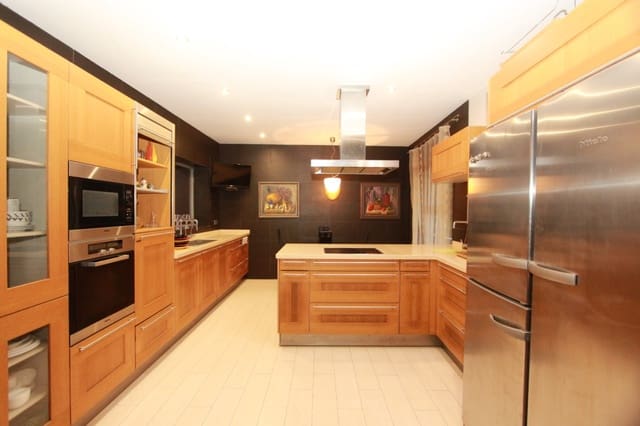 4 sypialnia Willa na sprzedaż w Dénia z basenem garażem - 1 850 000 € (Ref: 9751674)