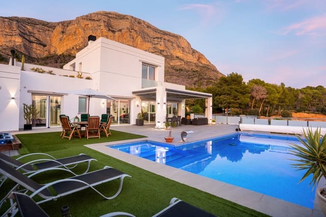 5 sovrum Villa till salu i Montgó - Ermita, Javea / Xàbia med garage - 1 890 000 € (Ref: 9814782)