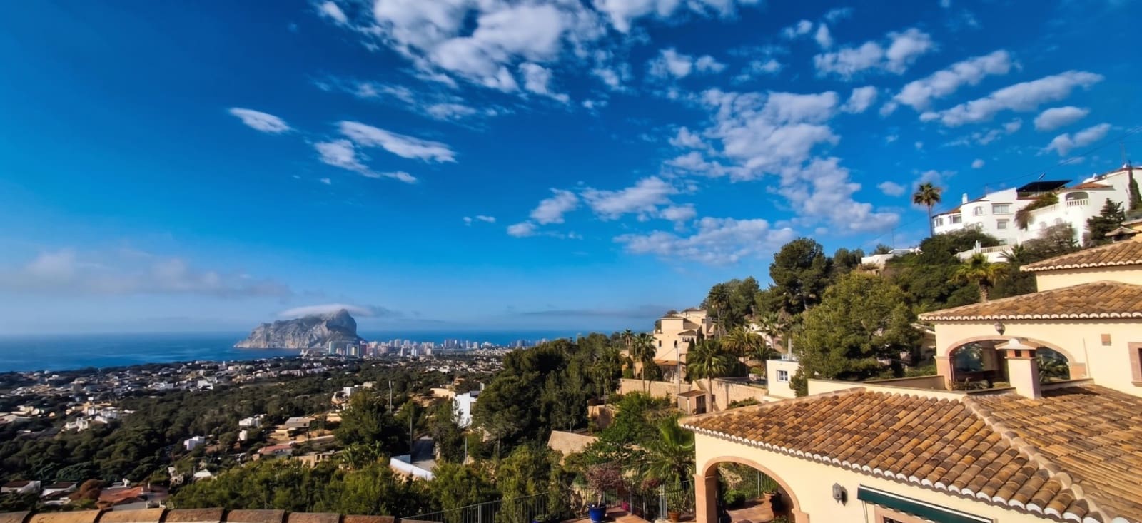 5 bedroom Villa for sale in Benissa with pool garage - € 1,975,000 (Ref: 9817854)