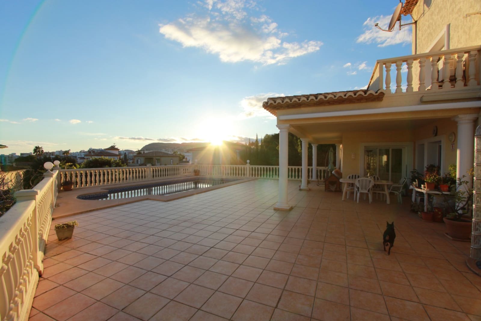 4 bedroom Villa for sale in Calpe / Calp with pool garage - € 850,000 (Ref: 9838955)