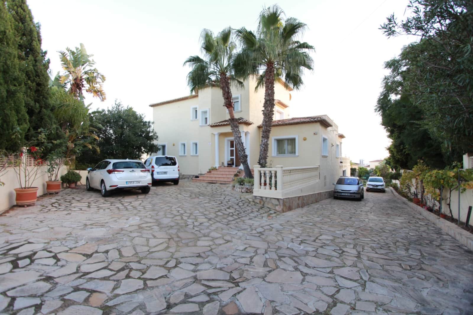 4 bedroom Villa for sale in Calpe / Calp with pool garage - € 850,000 (Ref: 9838955)