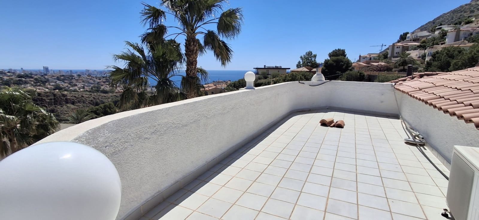 3 makuuhuone Huvila myytävänä paikassa Calpe / Calp mukana uima-altaan 
autotalli - 645 000 € (Ref: 9869905)