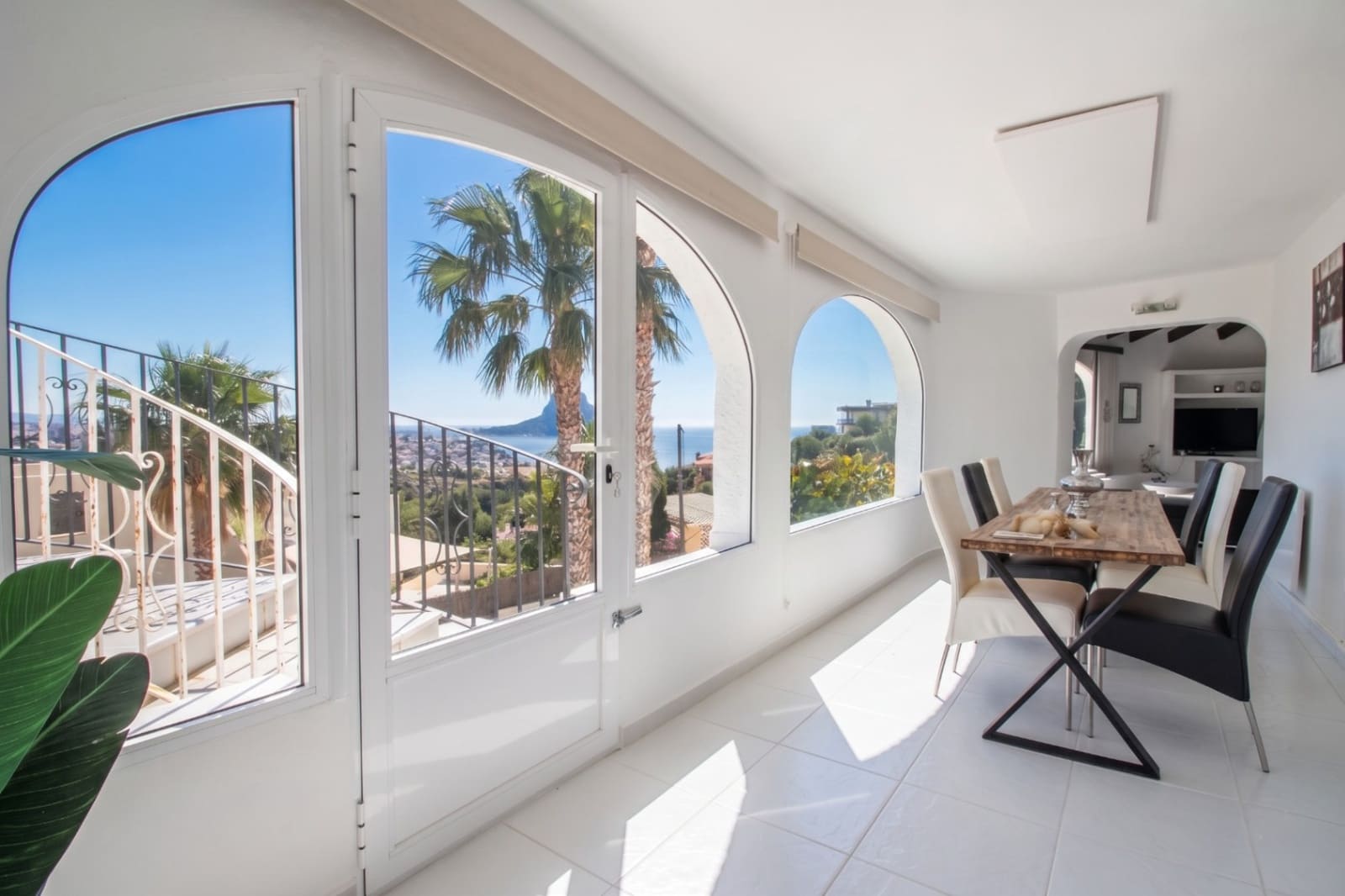3 makuuhuone Huvila myytävänä paikassa Calpe / Calp mukana uima-altaan 
autotalli - 645 000 € (Ref: 9869905)