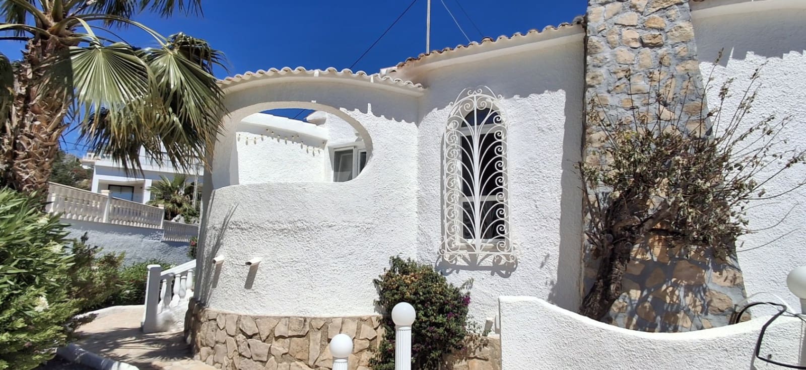 3 makuuhuone Huvila myytävänä paikassa Calpe / Calp mukana uima-altaan 
autotalli - 645 000 € (Ref: 9869905)