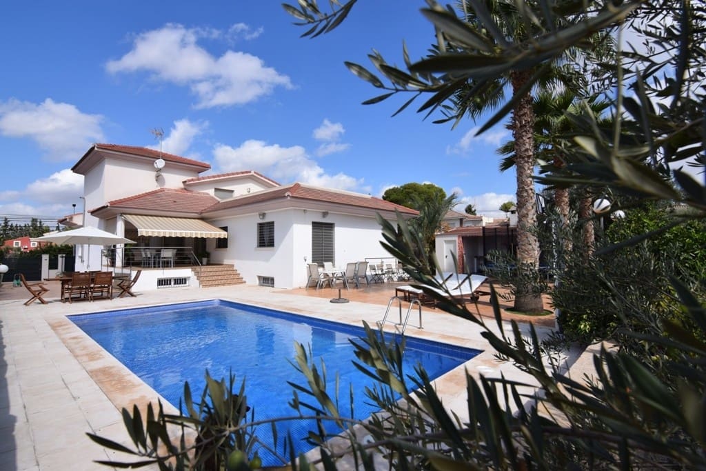 4 bedroom Villa for sale in Molina de Segura with pool - € 550,000 (Ref: 9911786)