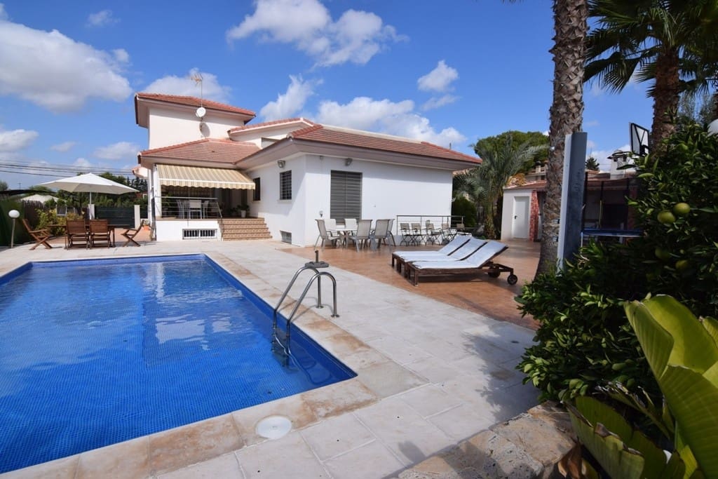 4 bedroom Villa for sale in Molina de Segura with pool - € 550,000 (Ref: 9911786)