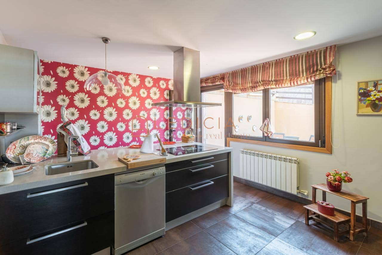 4 bedroom Villa for sale in Baiona with pool garage - € 685,000 (Ref: 9801379)