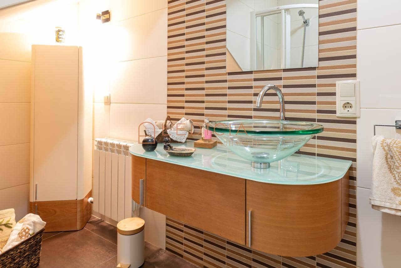 4 bedroom Villa for sale in Baiona with pool garage - € 685,000 (Ref: 9801379)