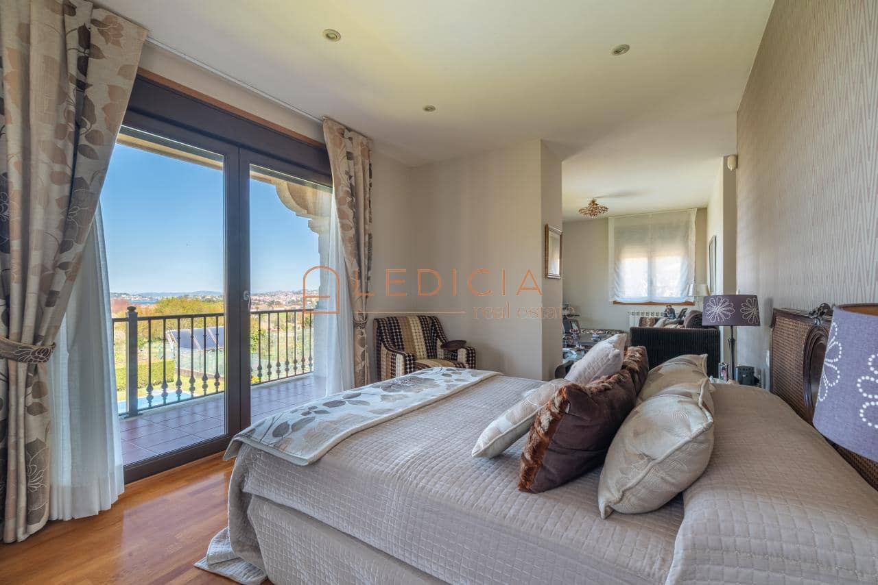 4 bedroom Villa for sale in Baiona with pool garage - € 685,000 (Ref: 9801379)