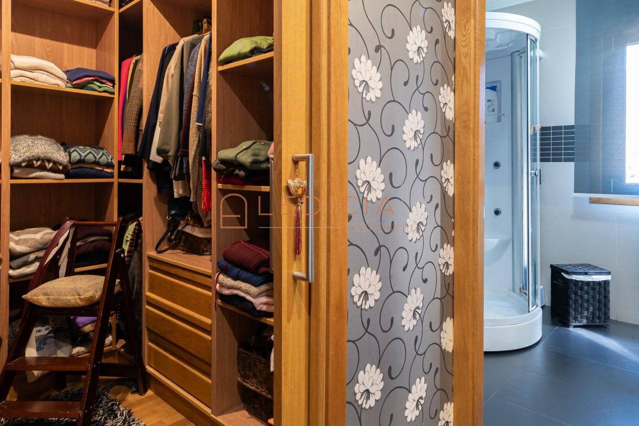 4 bedroom Villa for sale in Baiona with pool garage - € 685,000 (Ref: 9801379)