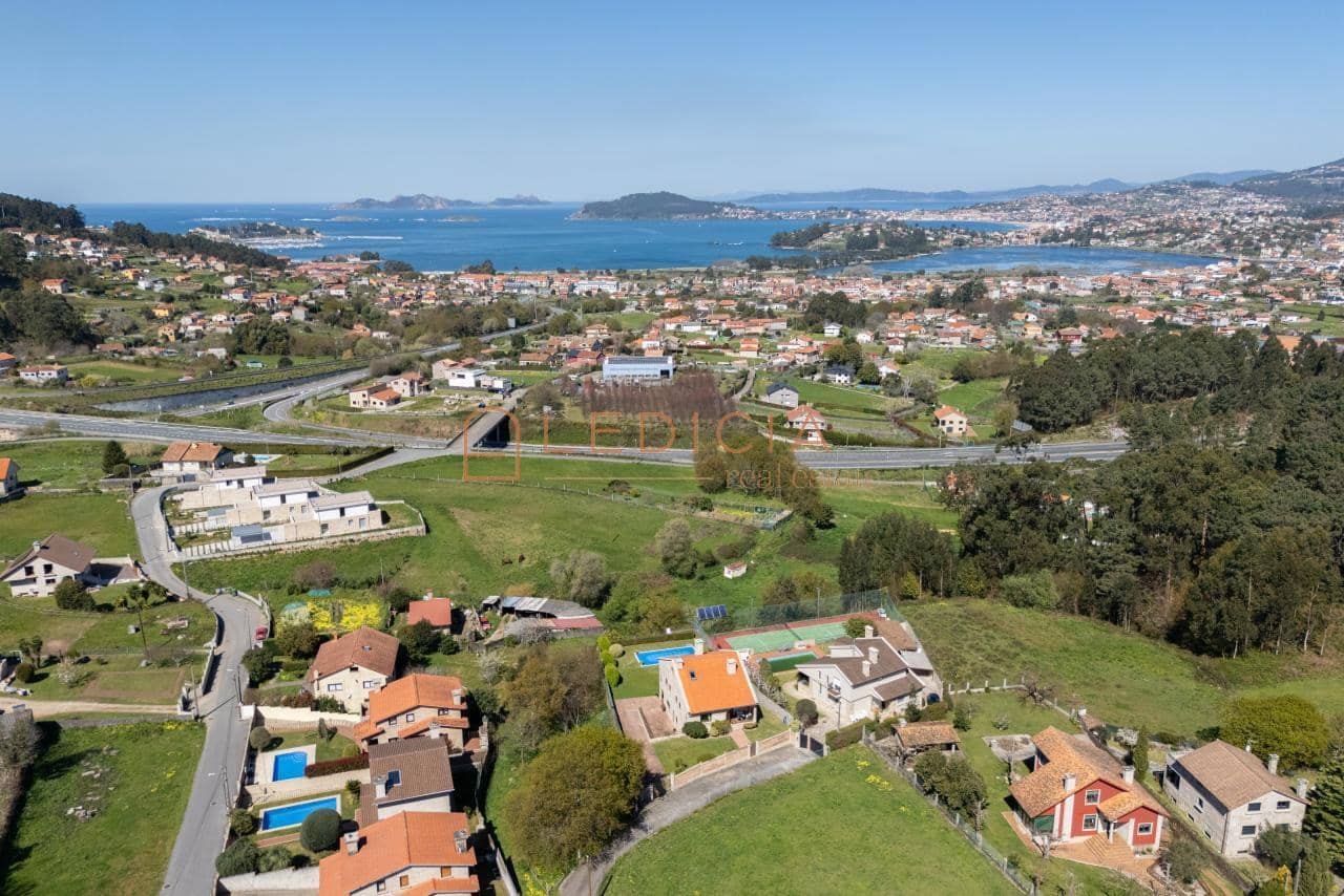 4 bedroom Villa for sale in Baiona with pool garage - € 685,000 (Ref: 9801379)