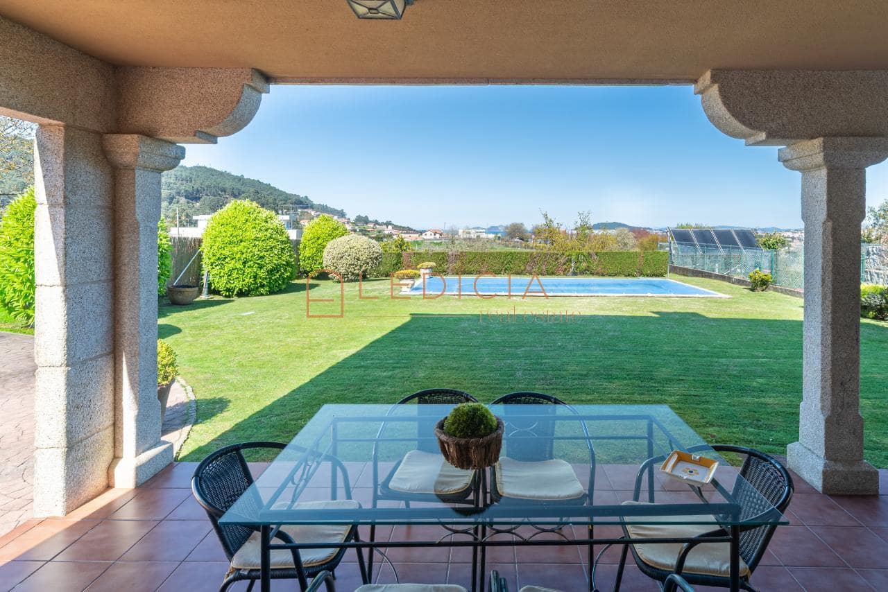 4 bedroom Villa for sale in Baiona with pool garage - € 685,000 (Ref: 9801379)