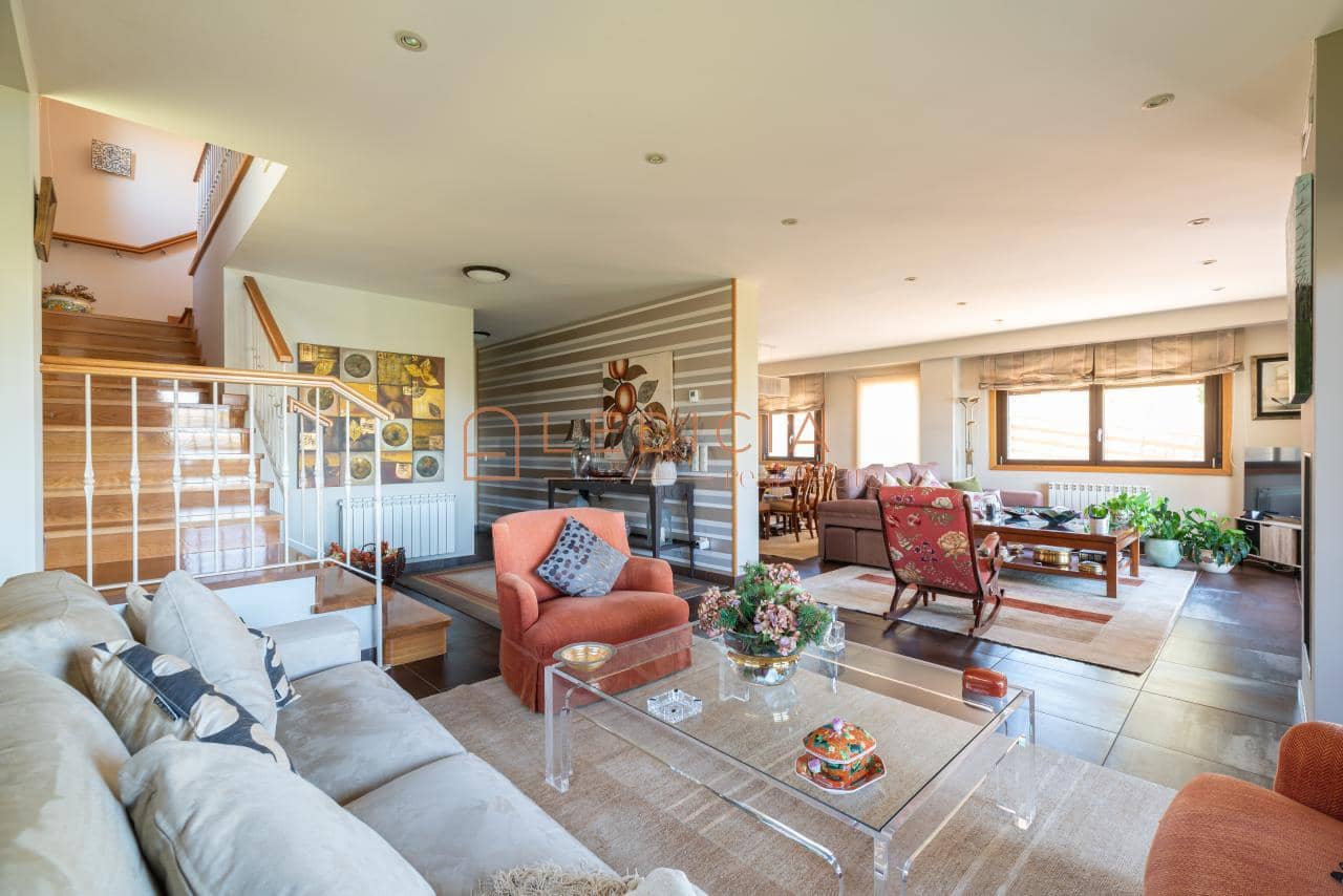 4 bedroom Villa for sale in Baiona with pool garage - € 685,000 (Ref: 9801379)