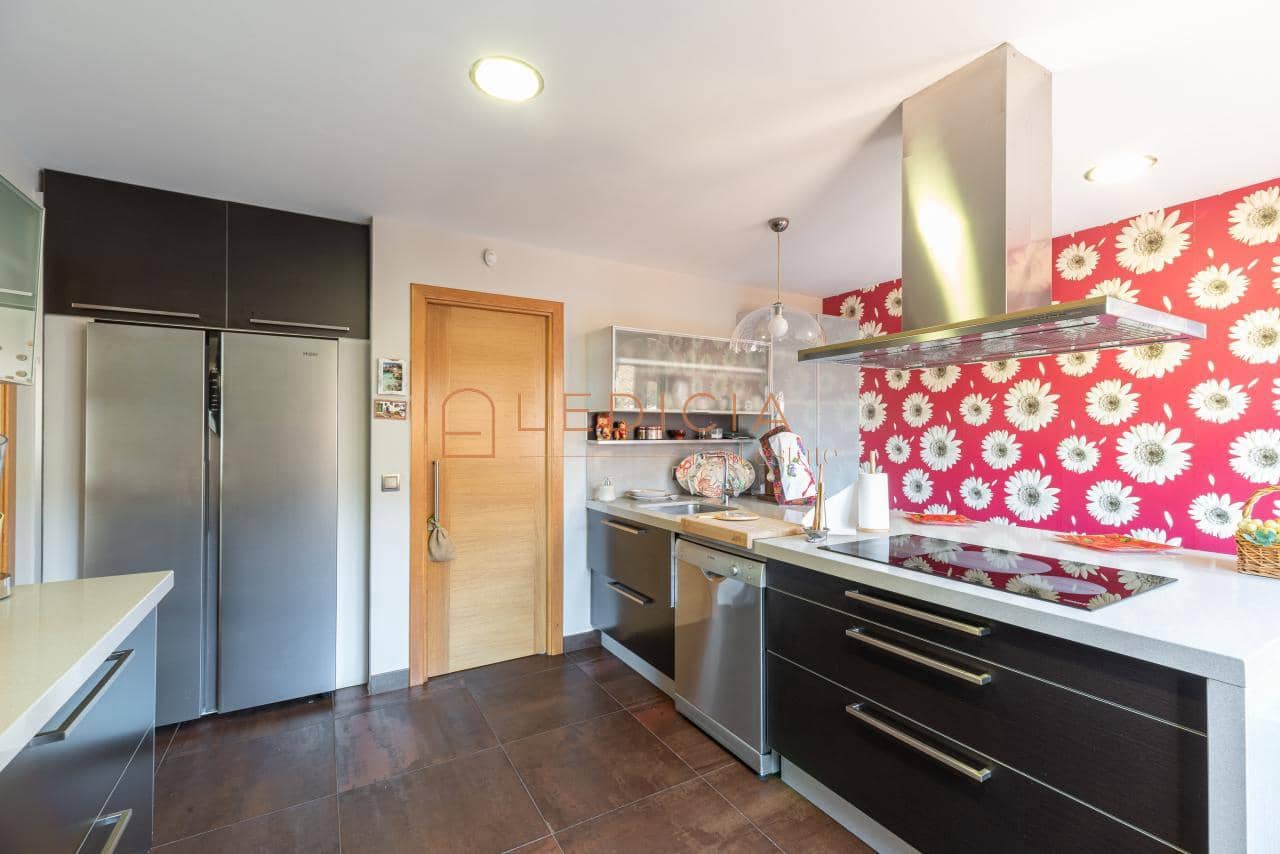 4 bedroom Villa for sale in Baiona with pool garage - € 685,000 (Ref: 9801379)