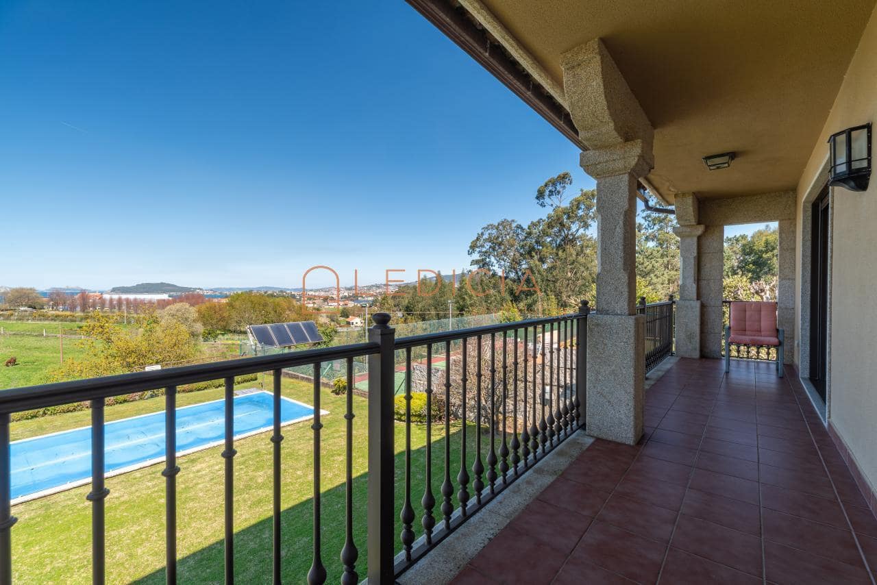 4 bedroom Villa for sale in Baiona with pool garage - € 685,000 (Ref: 9801379)