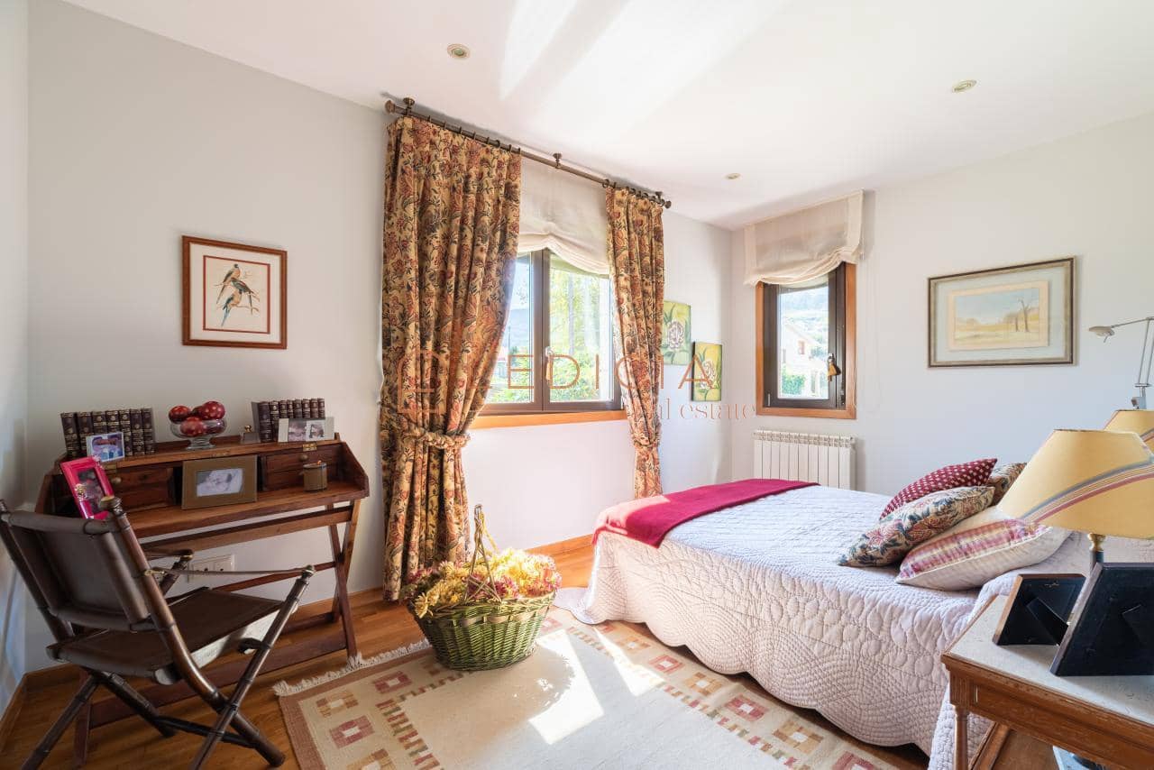 4 bedroom Villa for sale in Baiona with pool garage - € 685,000 (Ref: 9801379)