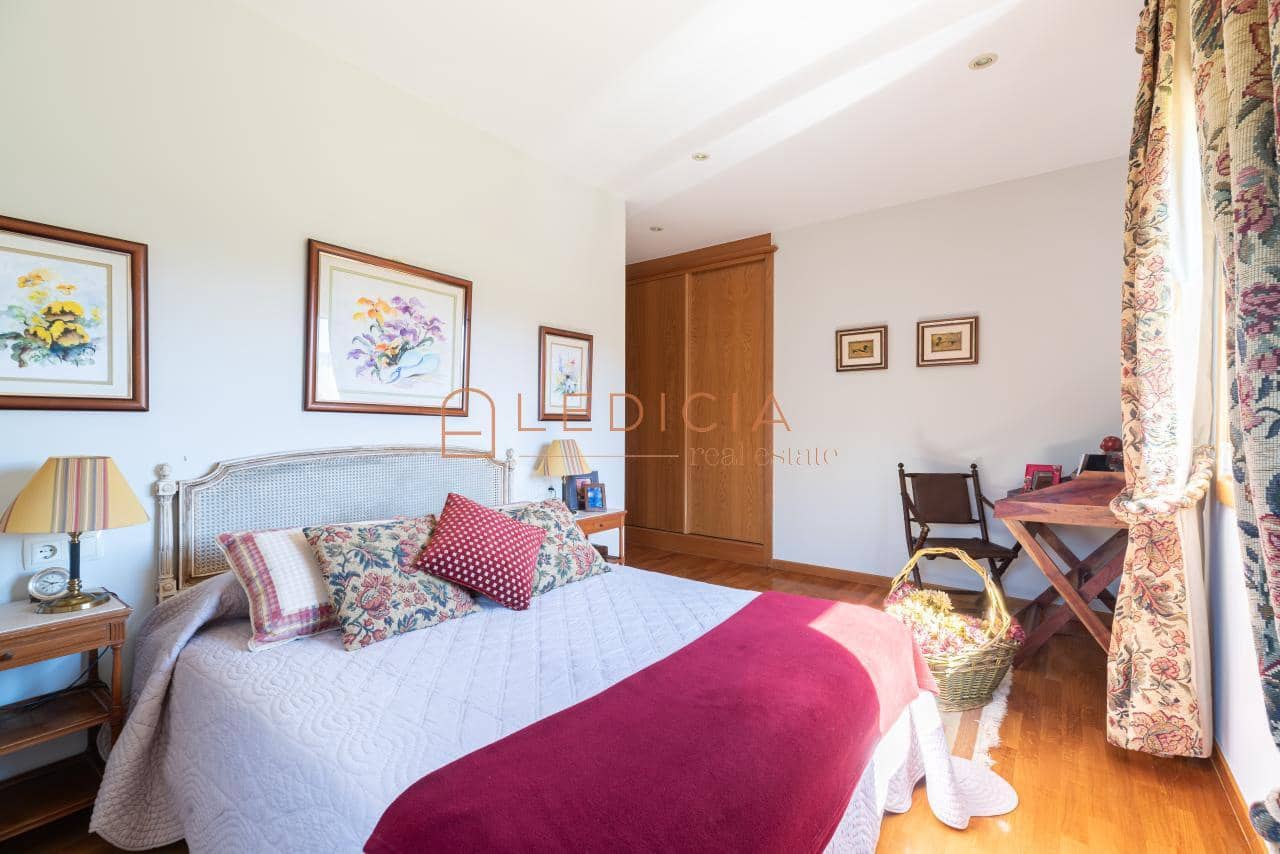 4 bedroom Villa for sale in Baiona with pool garage - € 685,000 (Ref: 9801379)