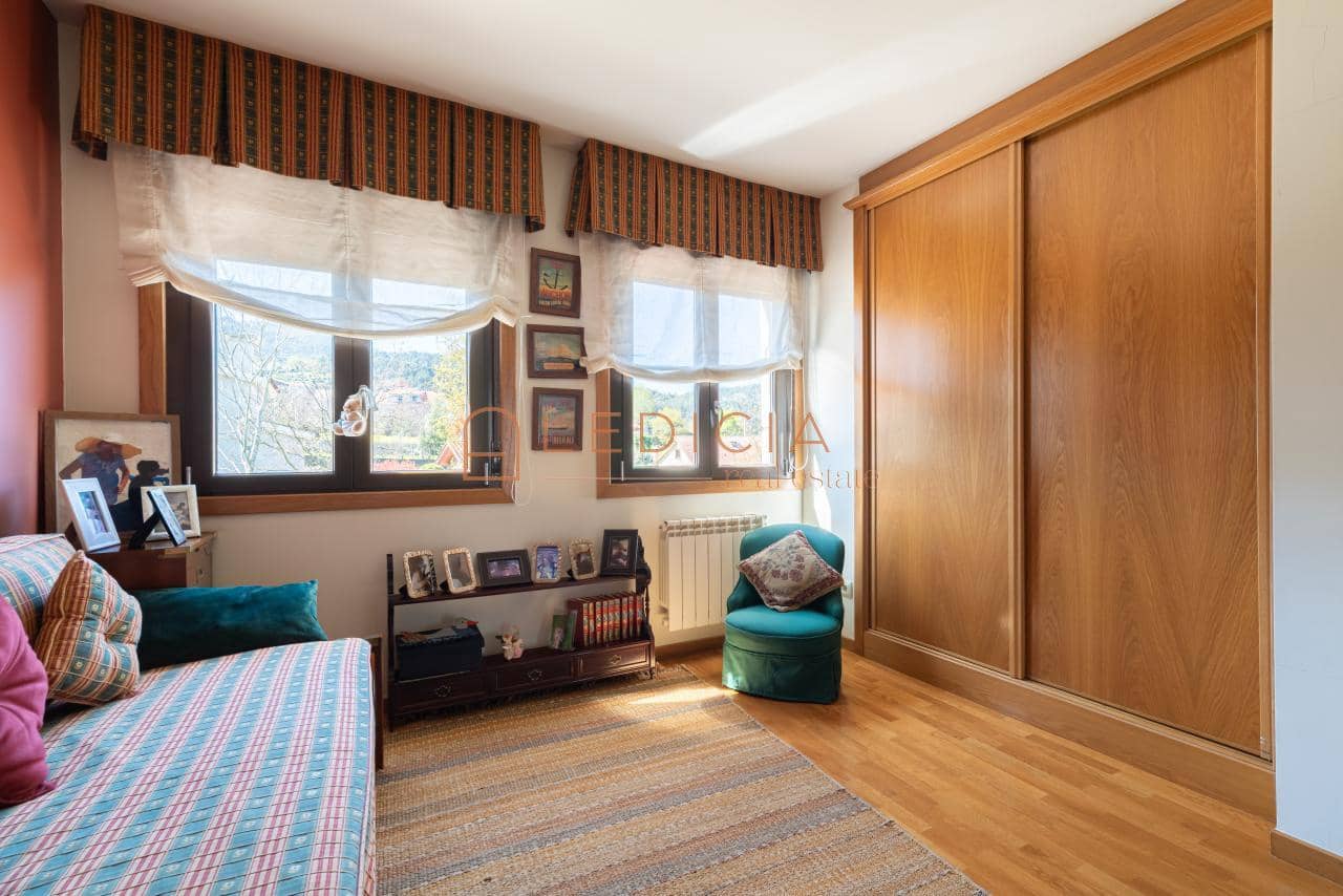 4 bedroom Villa for sale in Baiona with pool garage - € 685,000 (Ref: 9801379)