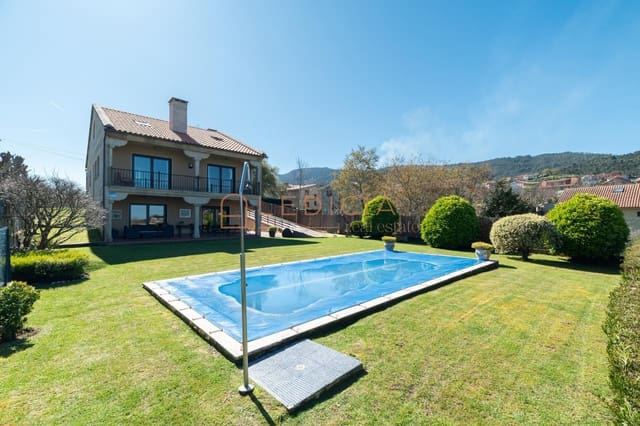 4 bedroom Villa for sale in Baiona with pool garage - € 685,000 (Ref: 9801379)