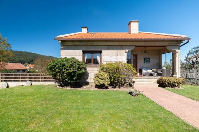 4 bedroom Villa for sale in Baiona with pool garage - € 685,000 (Ref: 9801379)