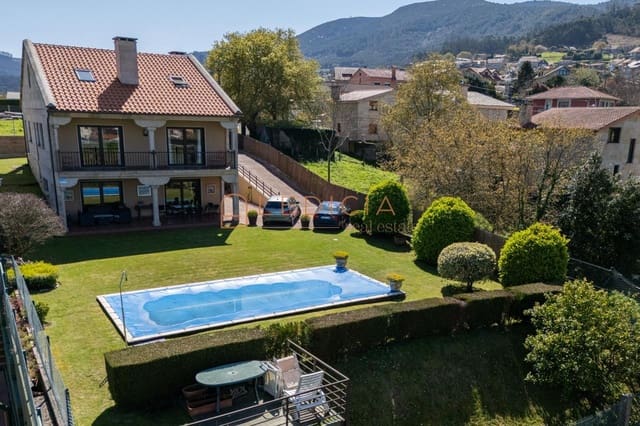 4 bedroom Villa for sale in Baiona with pool garage - € 685,000 (Ref: 9801379)