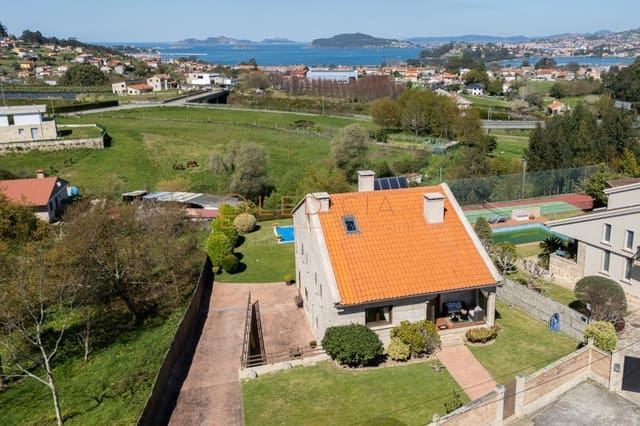 4 bedroom Villa for sale in Baiona with pool garage - € 685,000 (Ref: 9801379)