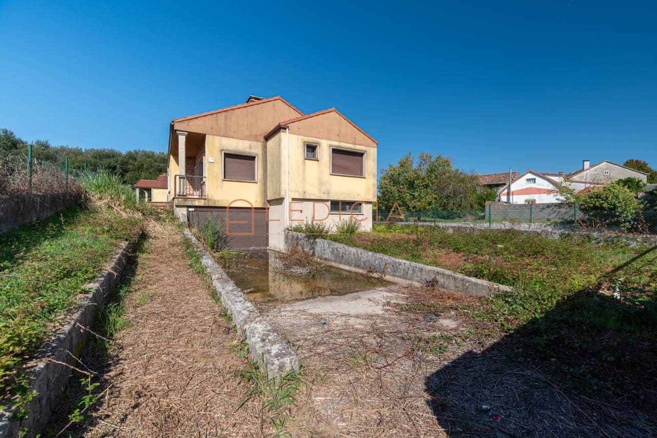 3 bedroom Villa for sale in Tomino with pool garage - € 315,000 (Ref: 9801380)