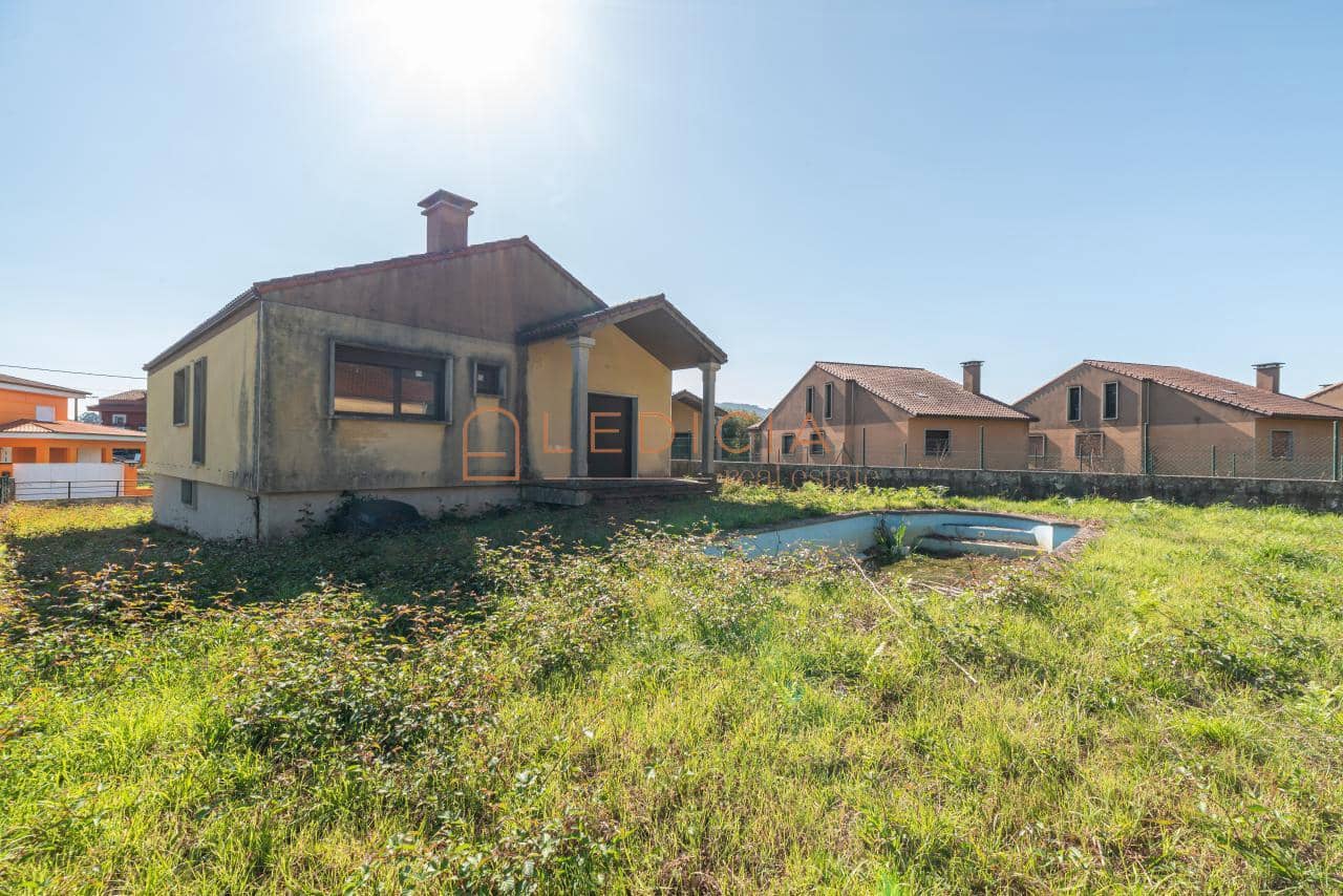 3 bedroom Villa for sale in Tomino with pool garage - € 315,000 (Ref: 9801380)