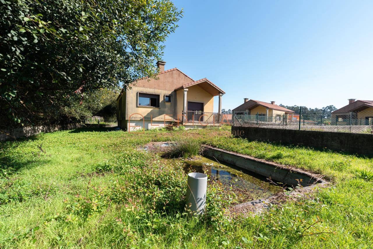 3 bedroom Villa for sale in Tomino with pool garage - € 315,000 (Ref: 9801380)