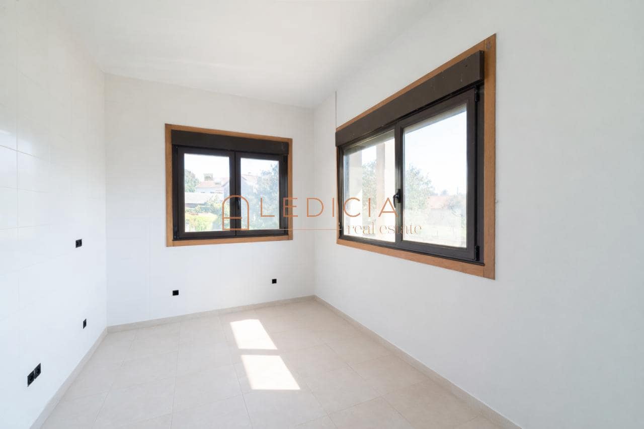 3 bedroom Villa for sale in Tomino with pool garage - € 280,000 (Ref: 9801380)