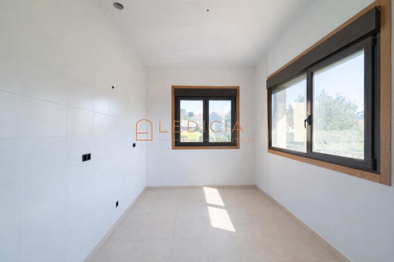 3 bedroom Villa for sale in Tomino with pool garage - € 280,000 (Ref: 9801380)
