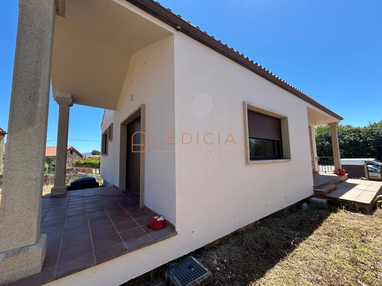 3 bedroom Villa for sale in Tomino with pool garage - € 280,000 (Ref: 9801380)