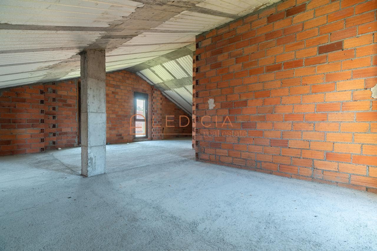 3 makuuhuone Huvila myytävänä paikassa Tomino mukana uima-altaan 
autotalli - 310 000 € (Ref: 9801381)