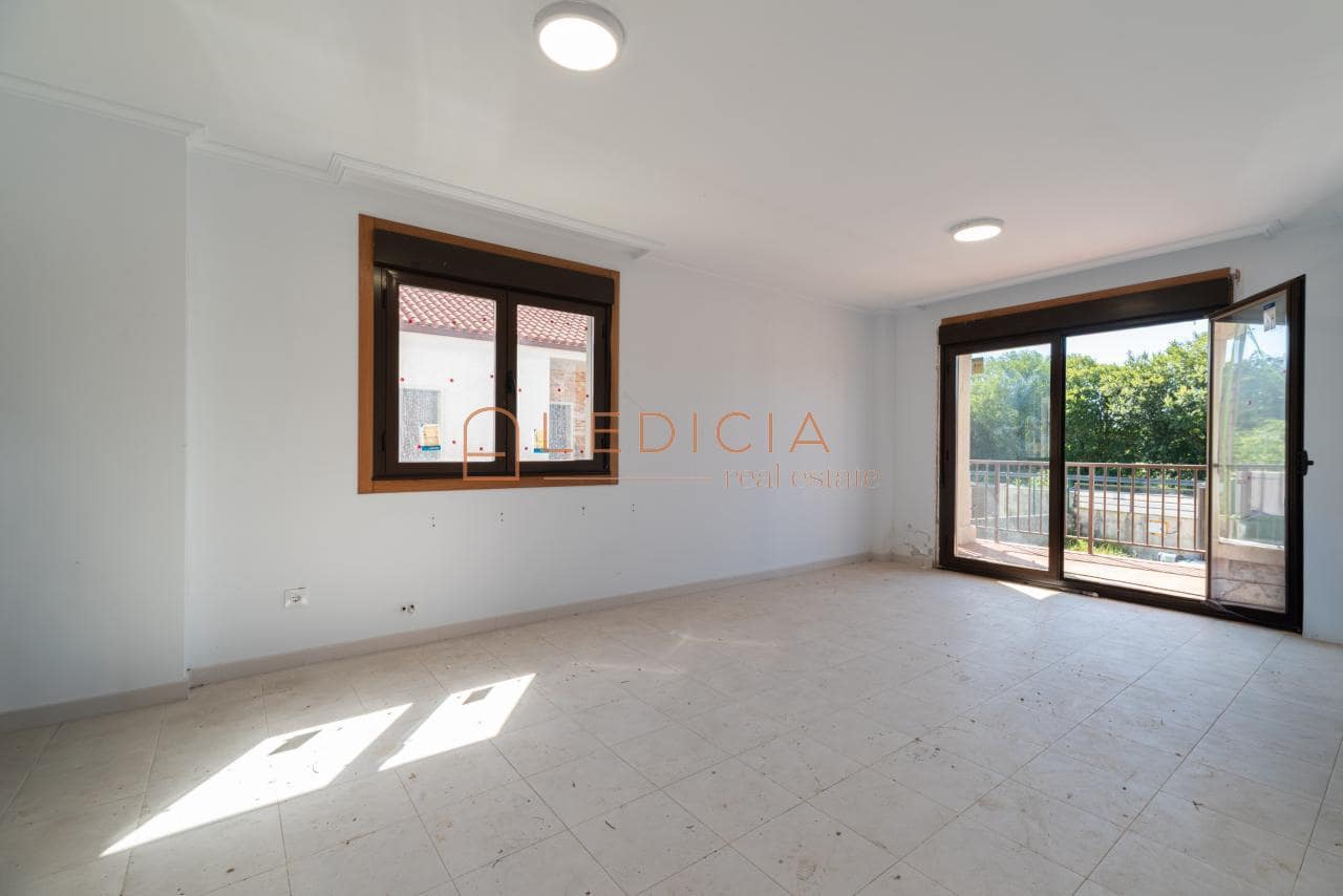 3 bedroom Villa for sale in Tomino with pool garage - € 297,000 (Ref: 9801381)