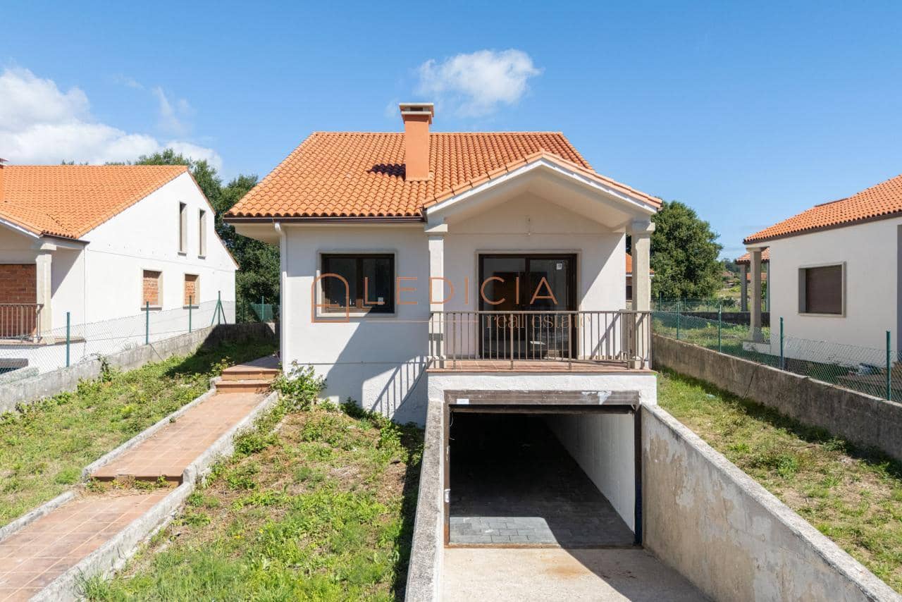 3 bedroom Villa for sale in Tomino with pool garage - € 297,000 (Ref: 9801381)