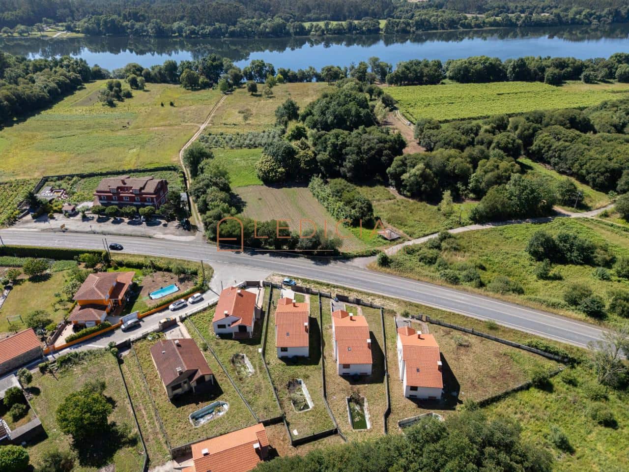 3 bedroom Villa for sale in Tomino with pool garage - € 297,000 (Ref: 9801381)