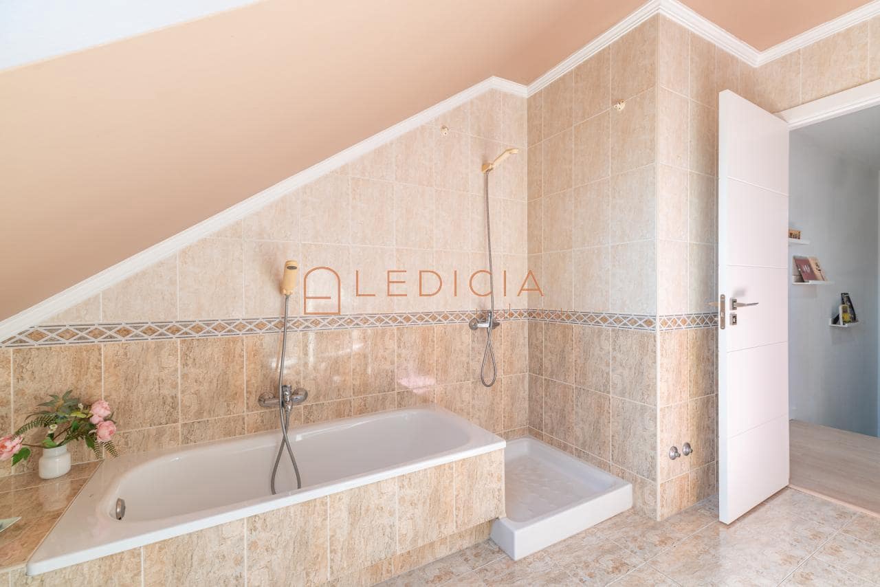 4 slaapkamer Penthouse te koop in Vigo met garage - € 460.000 (Ref: 9806047)