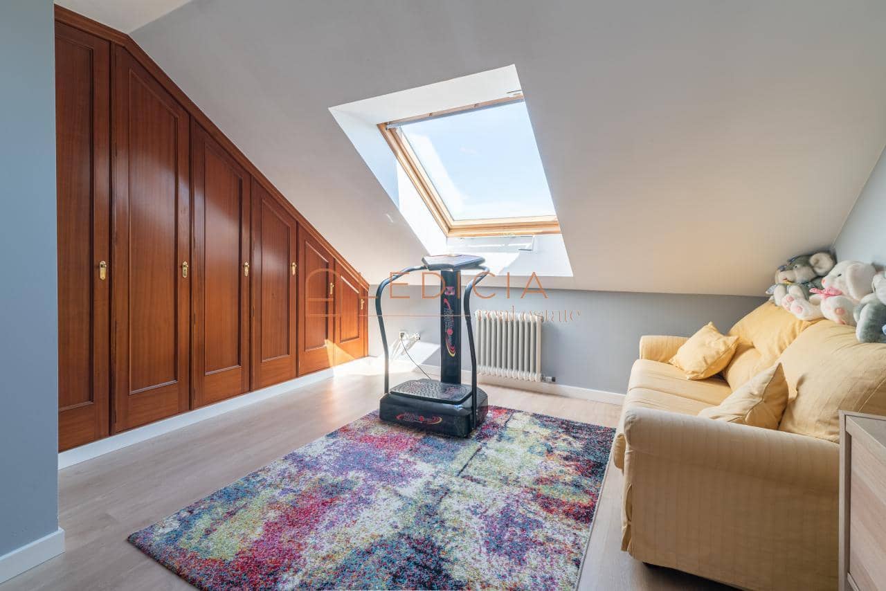 4 slaapkamer Penthouse te koop in Vigo met garage - € 460.000 (Ref: 9806047)