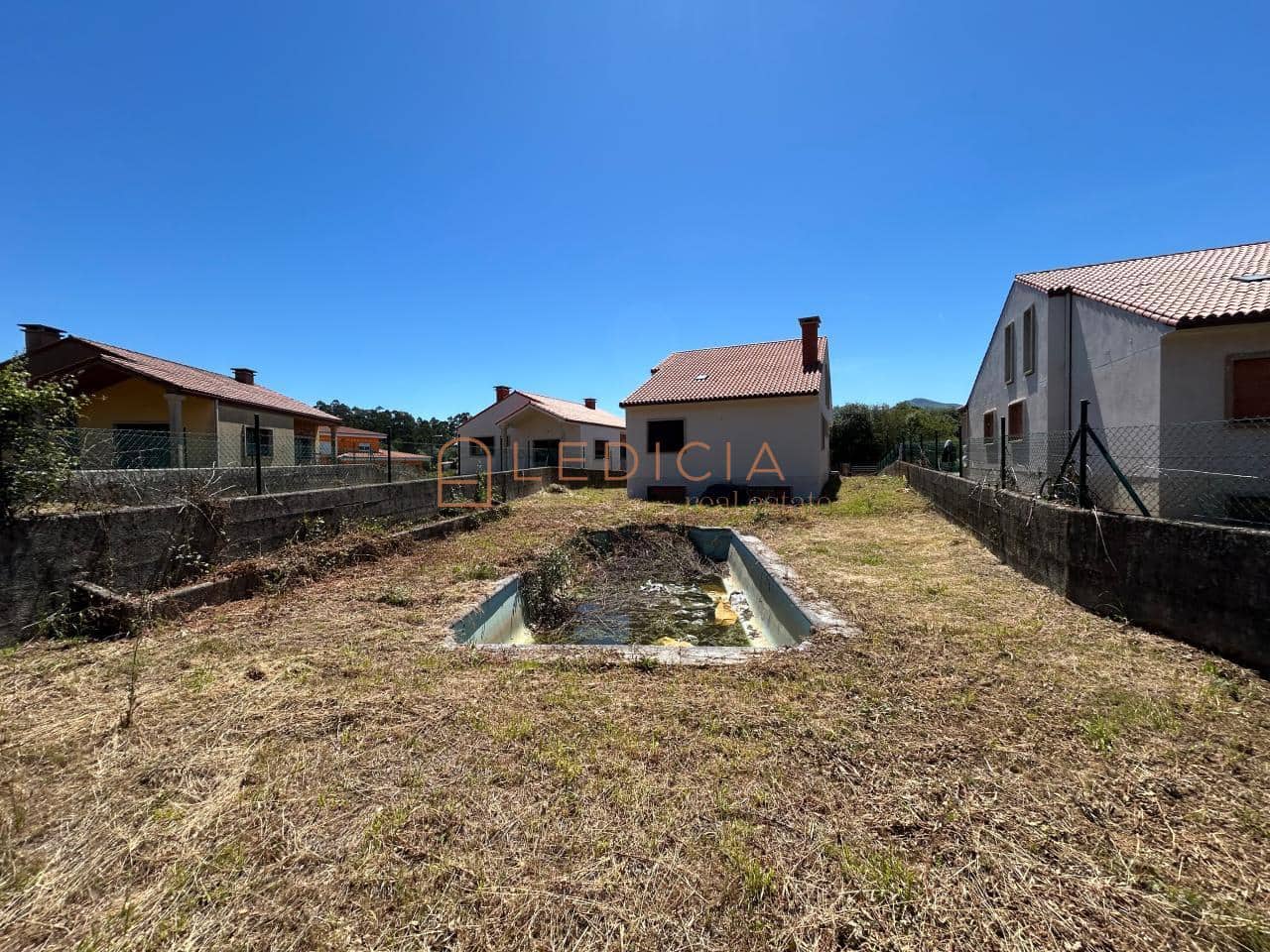 3 Zimmer Villa zu verkaufen in Tomino mit Pool Garage - 305.000 € (Ref: 9850967)