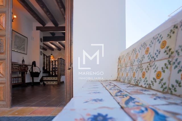 8 bedroom Townhouse for sale in Sitges with pool garage - € 1,390,000 (Ref: 8568959)