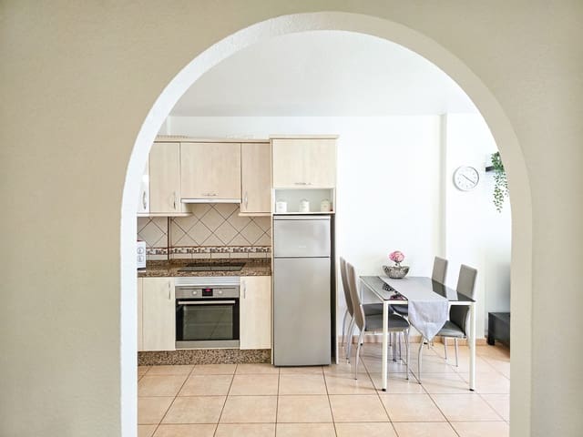 1 bedroom Apartment for sale in Los Cristianos, Arona with pool - € 229,000 (Ref: 9304632)