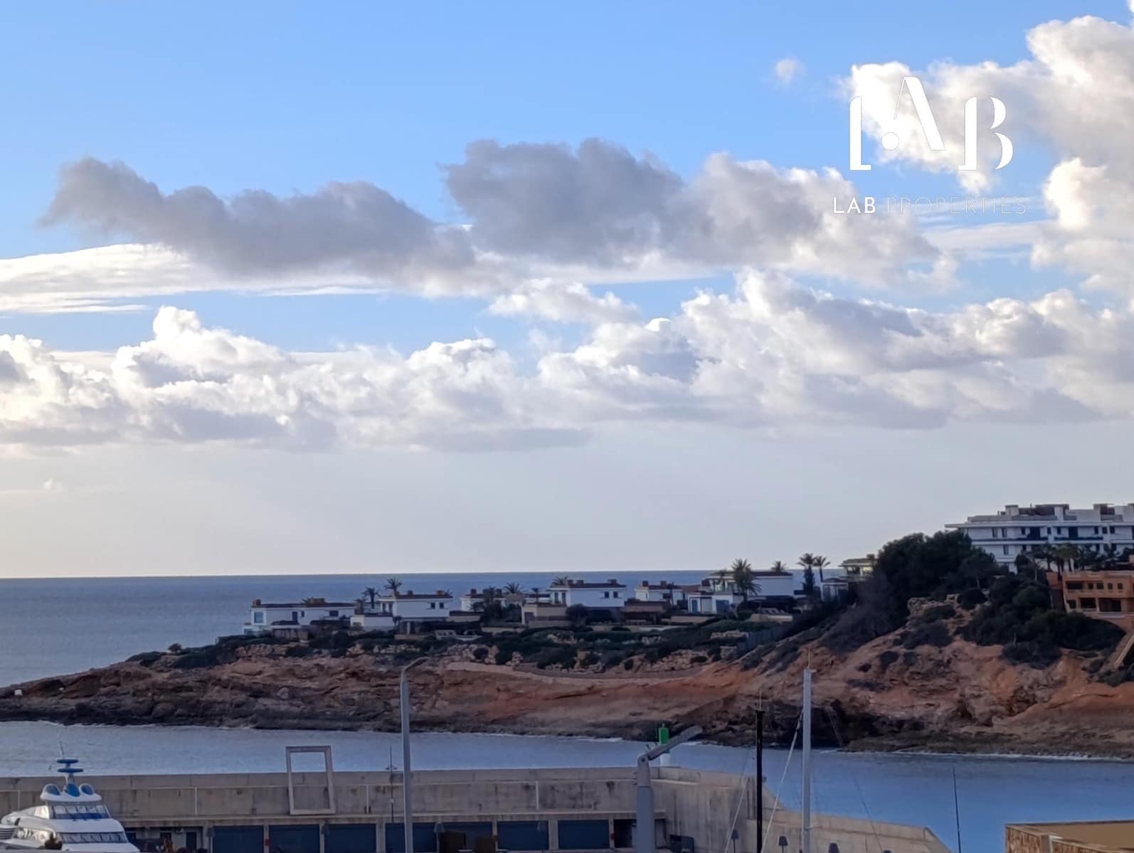 2 soverom Leilighet til salgs i El Toro / Port Adriano - € 370 000 (Ref: 8792734)