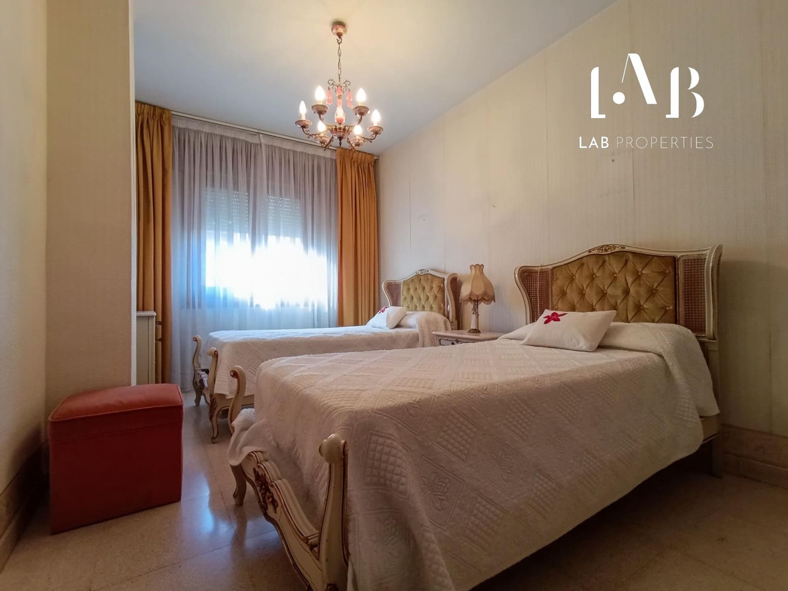 6 slaapkamer Flat te koop in Palma de Mallorca met garage - € 625.000 (Ref: 8802048)