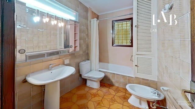 Piso de 6 habitaciones en Pere Garau, Palma de Mallorca en venta con garaje - 625.000 € (Ref: 8802048)